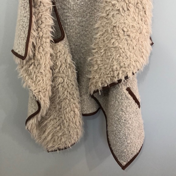 Love Tree Vest - Picture 3 of 3